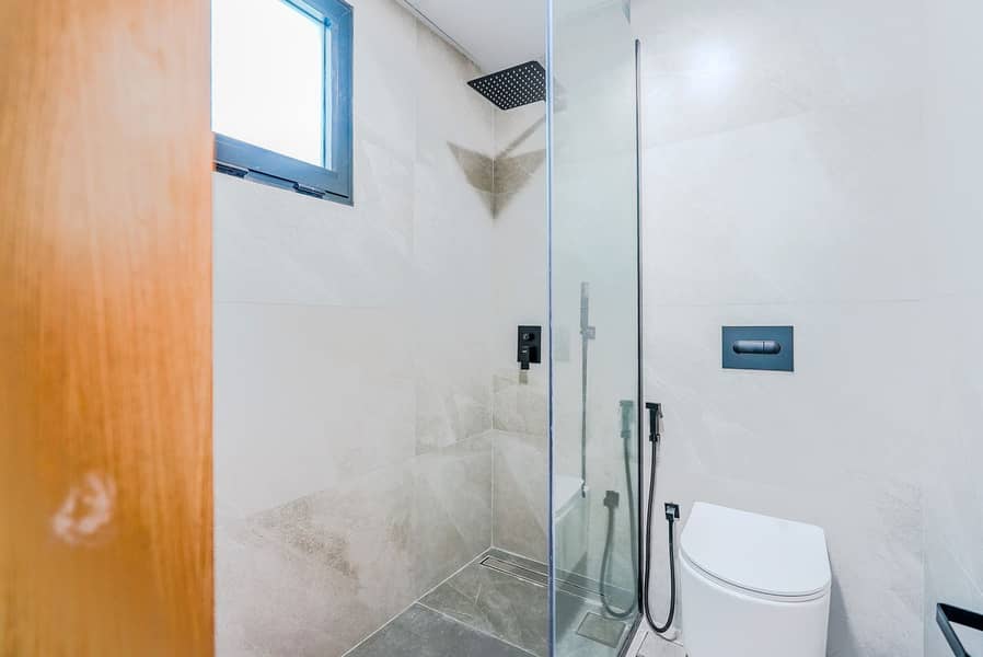 Family-Friendly 2BR Apartment with Amenities - Image 36