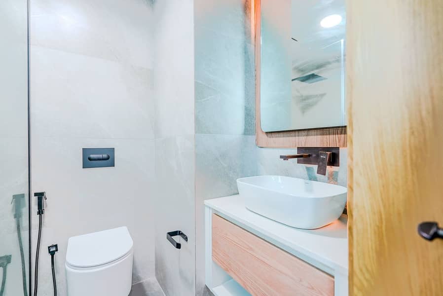 Family-Friendly 2BR Apartment with Amenities - Image 39