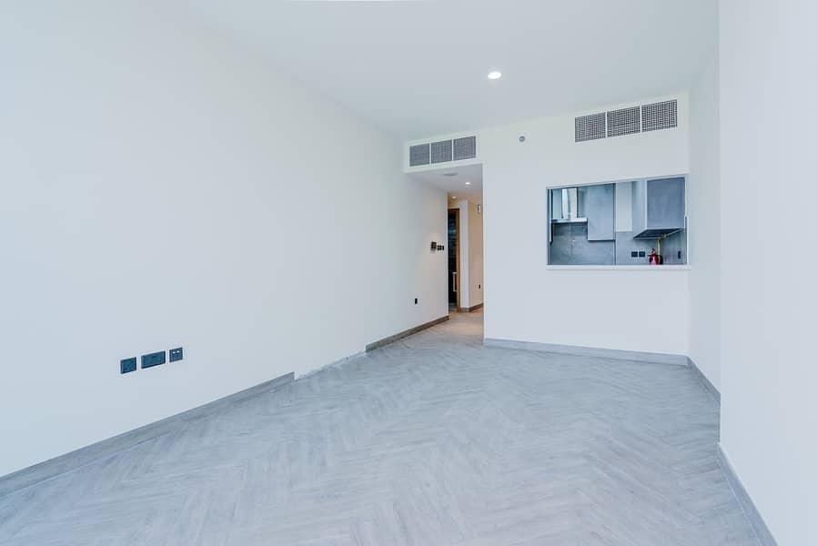 Family-Friendly 2BR Apartment with Amenities - Image 42