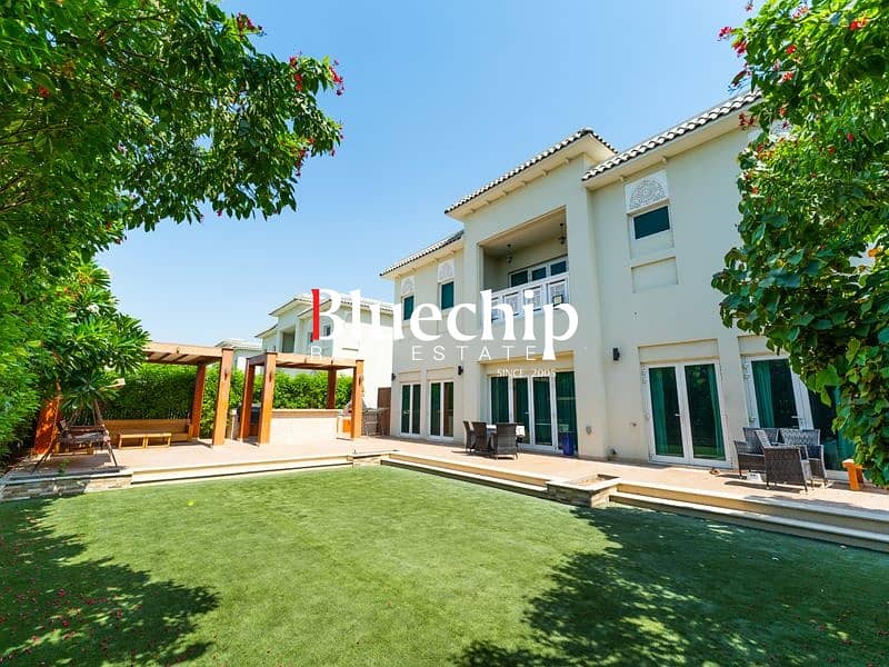 Corner Villa I Private Garden | Spacious Layout