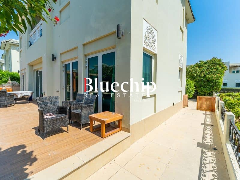 Corner Villa I Private Garden | Spacious Layout