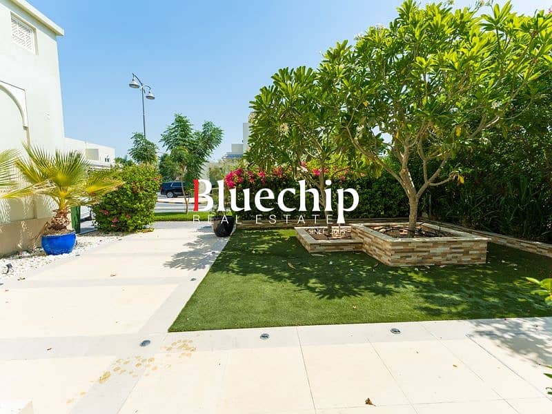 Corner Villa I Private Garden | Spacious Layout