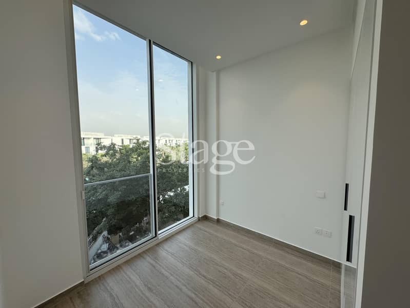 Exclusive Single-Row 4BR Villa with Lagoon View - Image 20