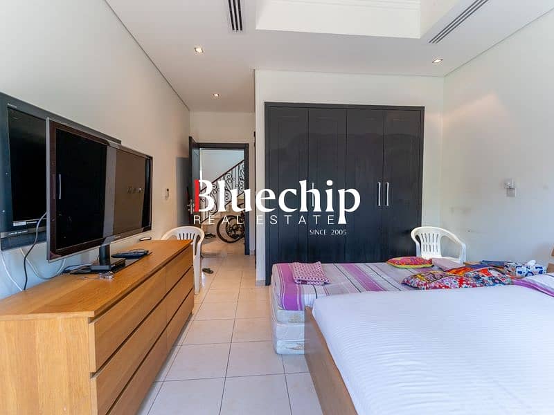 Corner Villa I Private Garden | Spacious Layout - Image 20