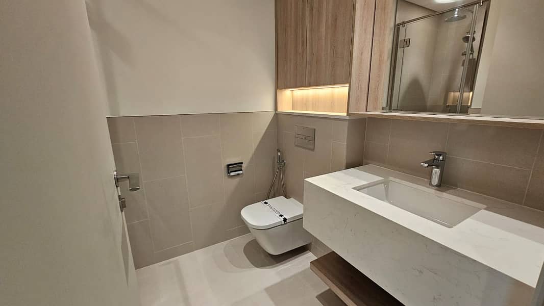 2 Bedroom | Park Field 2 | Pool And Park View - Image 7