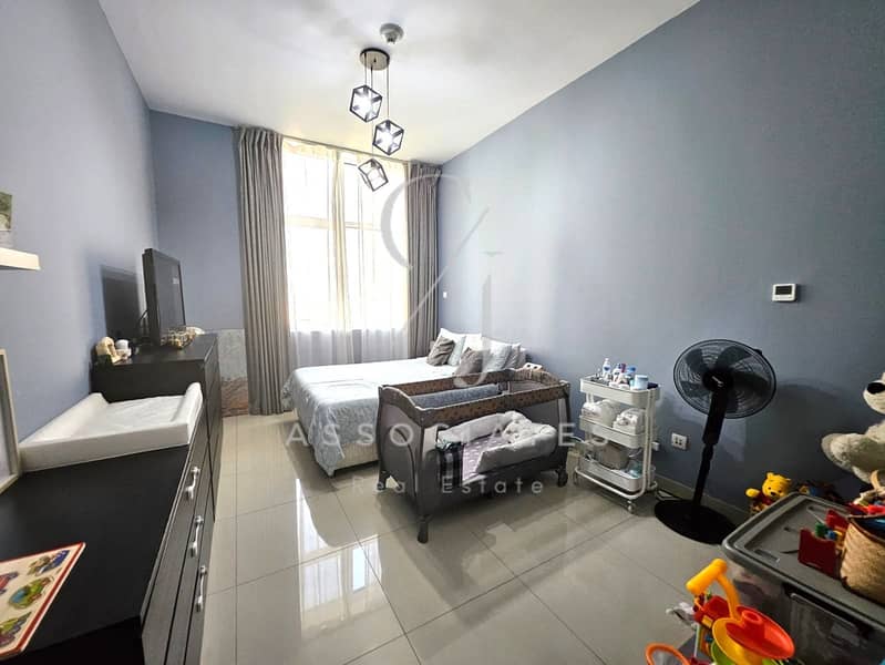 Upgraded I Great Location I Great Neighborhood - Image 10