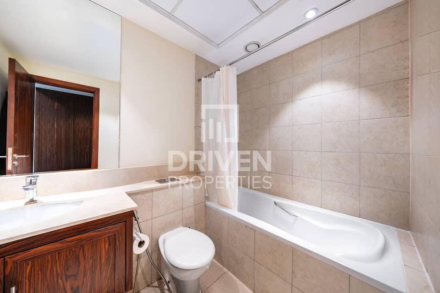 Furnished | Burj Khalifa View | Ready to Move in - Image 13