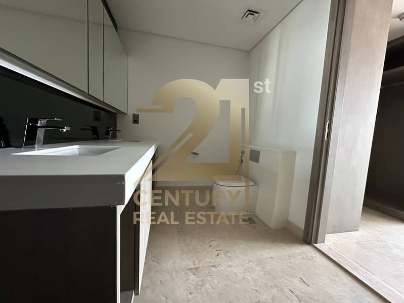 UNFURNISHED | READY TO MOVE-IN | BURJ KHALIFA VIEW