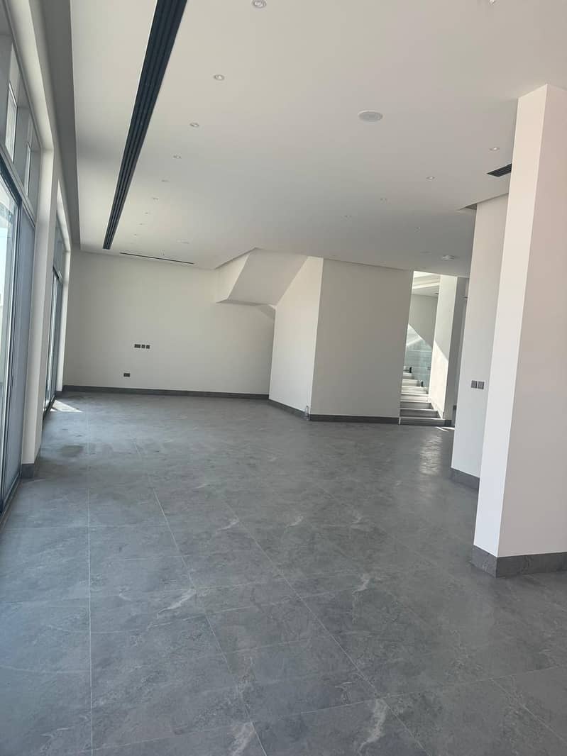 Exclusive Brand New 5-Bedroom Luxury Villa ,located Al Atbah - Image 8