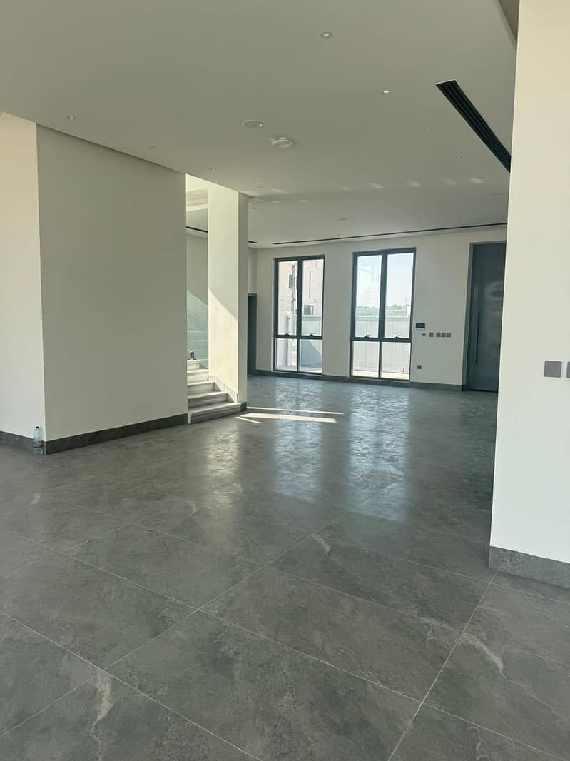 Exclusive Brand New 5-Bedroom Luxury Villa ,located Al Atbah - Image 9