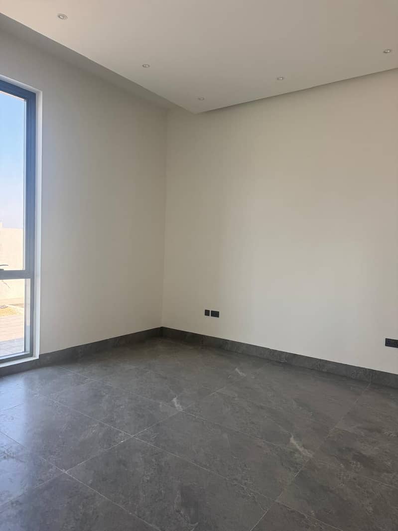 Exclusive Brand New 5-Bedroom Luxury Villa ,located Al Atbah - Image 11