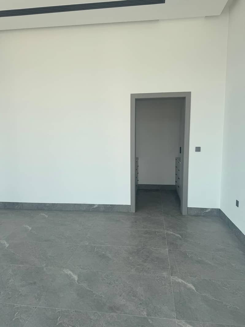 Exclusive Brand New 5-Bedroom Luxury Villa ,located Al Atbah - Image 15