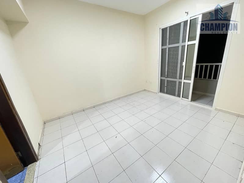 1bhk + closed kitchen : 1 balcony ; RENT 50k : 1 parking