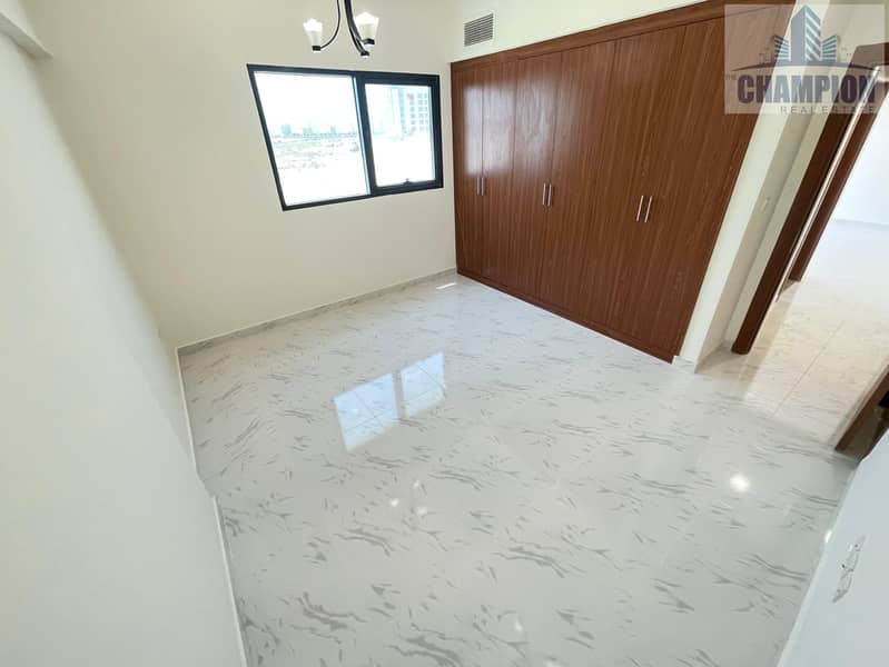 1 YEAR OLD BUILDING 1BHK : RENT 55K : BALCONY : GYM : POOL