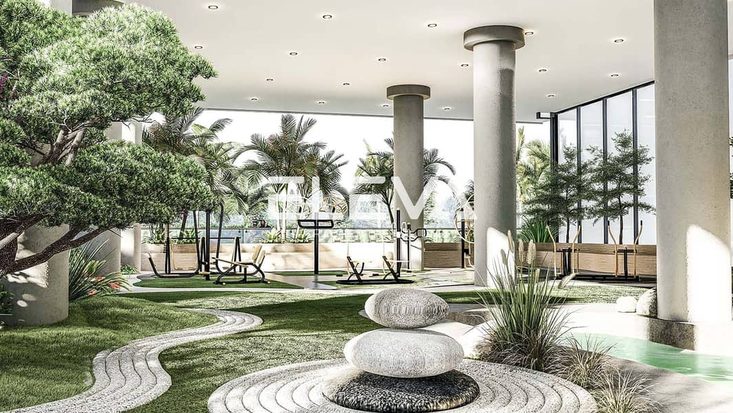 ELEGANT MODERN LIVING OVERLOOKING SPORTS ARENA - Image 12