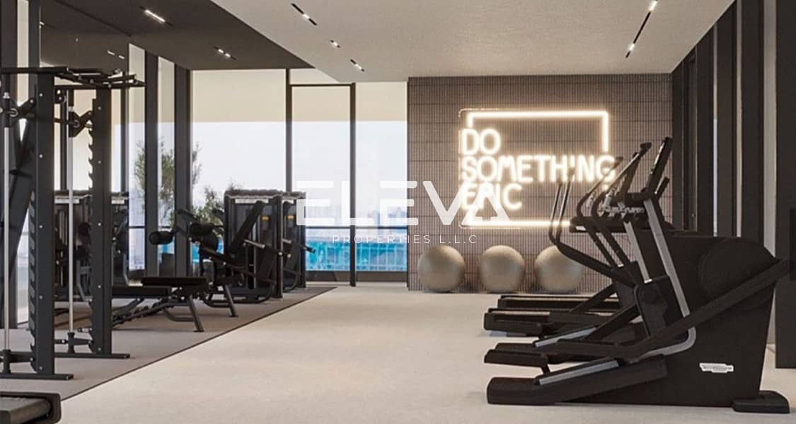 ELEGANT MODERN LIVING OVERLOOKING SPORTS ARENA - Image 13