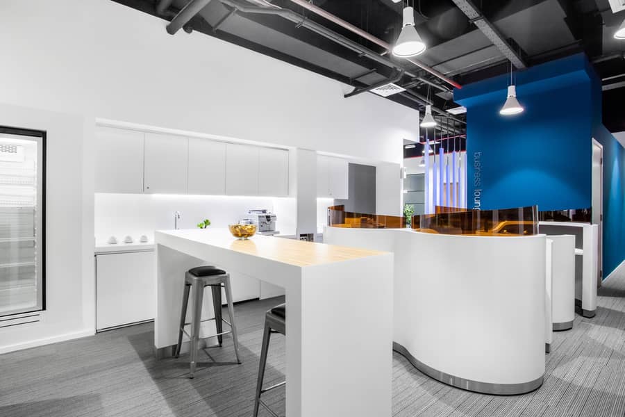 4 Regus_AJMAN_UAE_Corniche_BusinessLounge. jpg