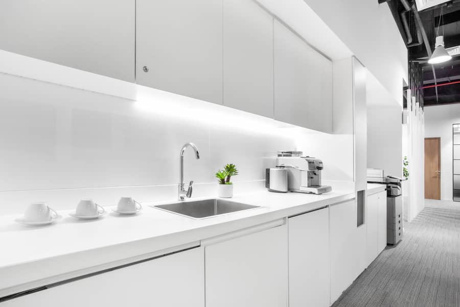 6 Regus_AJMAN_UAE_Corniche_Kitchen. jpg