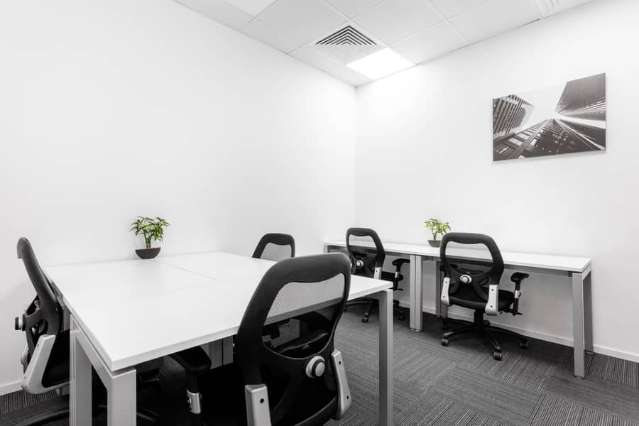 2 Regus_AJMAN_UAE_Corniche_LargeOffice. jpg