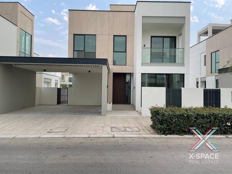 Villa Behind Central Park and Ready to Move In