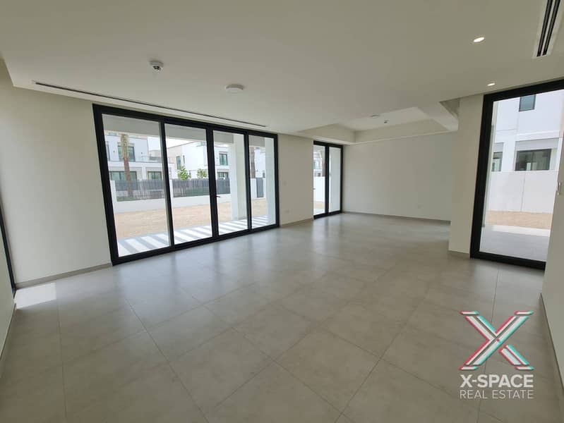 Villa Behind Central Park and Ready to Move In