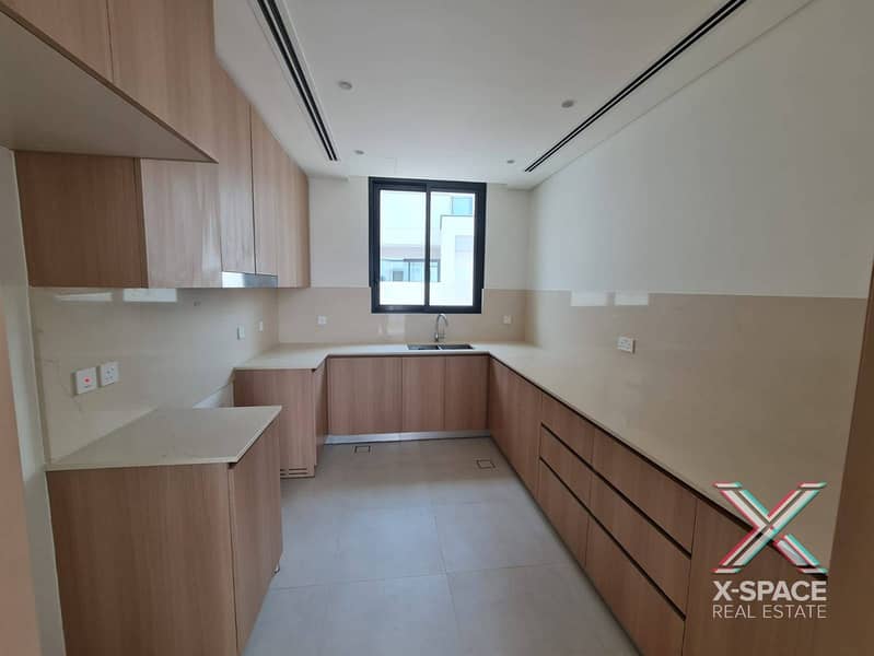 Villa Behind Central Park and Ready to Move In