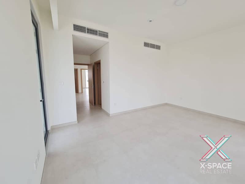 Villa Behind Central Park and Ready to Move In - Image 12