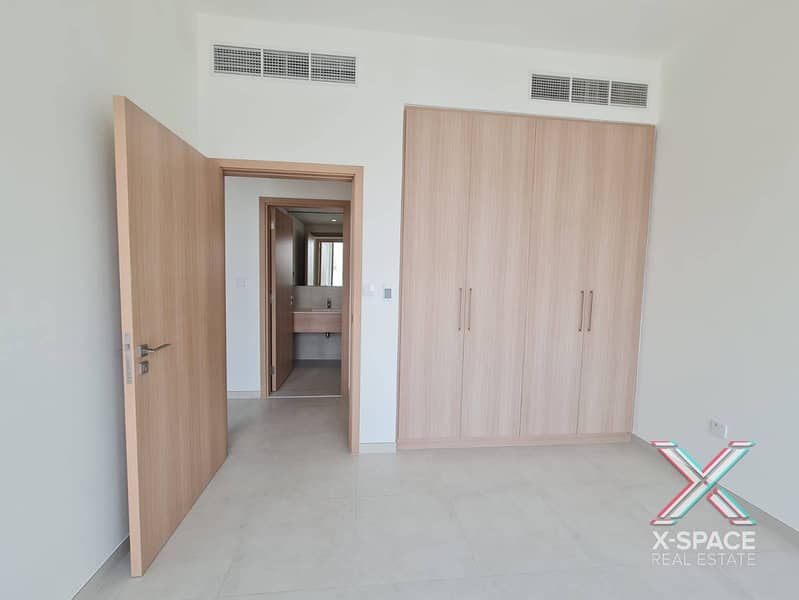 Villa Behind Central Park and Ready to Move In - Image 13