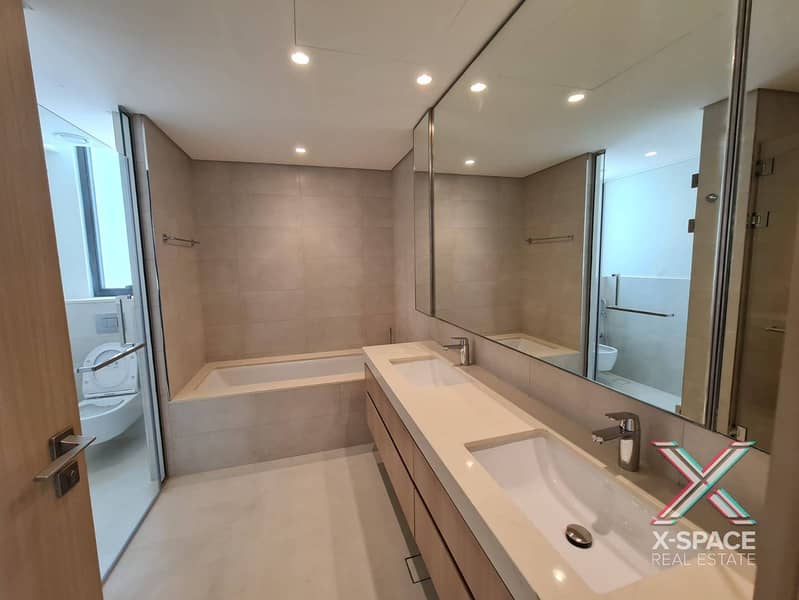 Villa Behind Central Park and Ready to Move In - Image 16