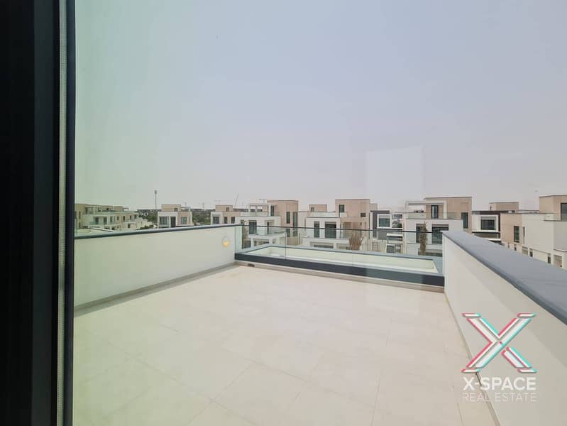 Villa Behind Central Park and Ready to Move In - Image 23