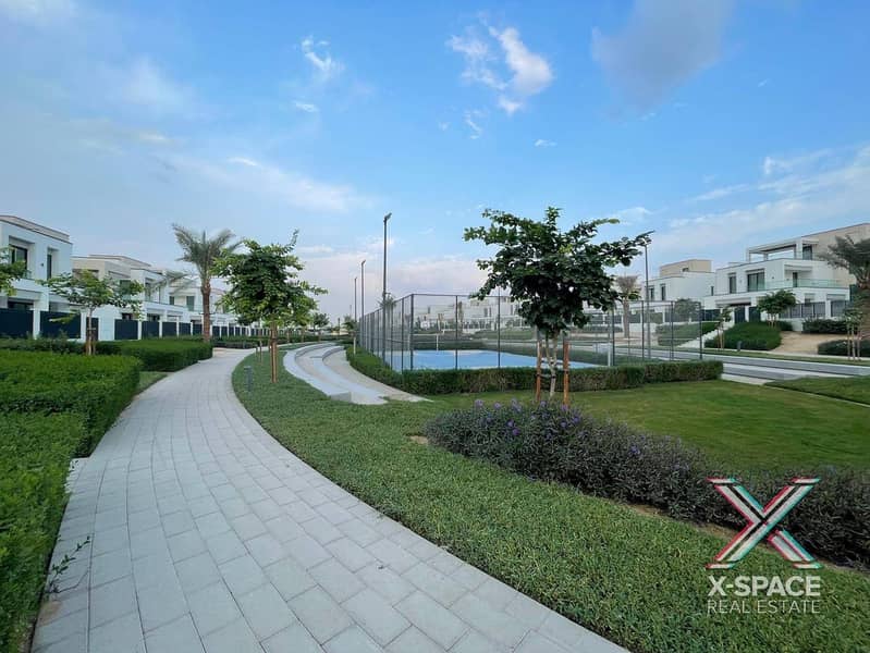 Villa Behind Central Park and Ready to Move In - Image 25