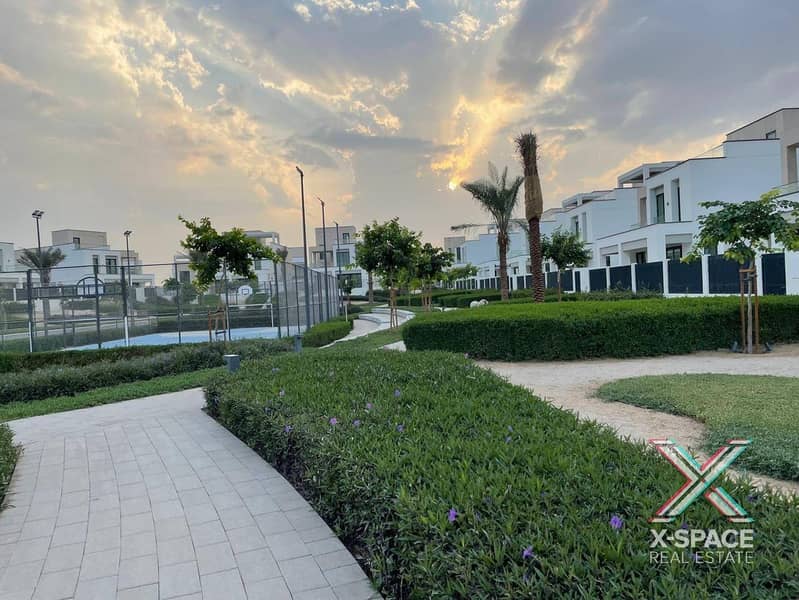 Villa Behind Central Park and Ready to Move In - Image 27