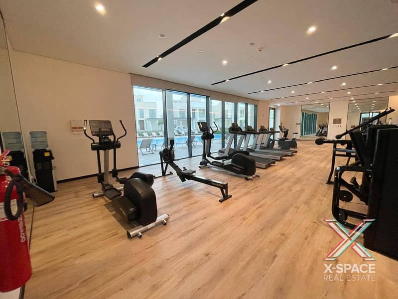 Villa Behind Central Park and Ready to Move In - Image 28