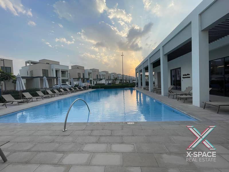 Villa Behind Central Park and Ready to Move In - Image 29