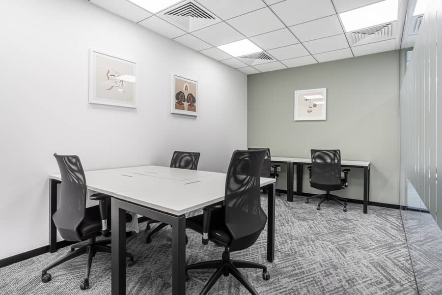 3 Regus_MarinaGate_5663_Dubai_UnitedArabEmirates_LargeOffice1_Without People. jpg