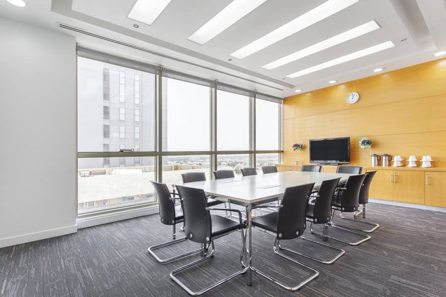 6 Regus_P2_standard_ABU DHABI, Airport Road (671)_UnitedArabEmirates_BigMeetingRoom. jpg