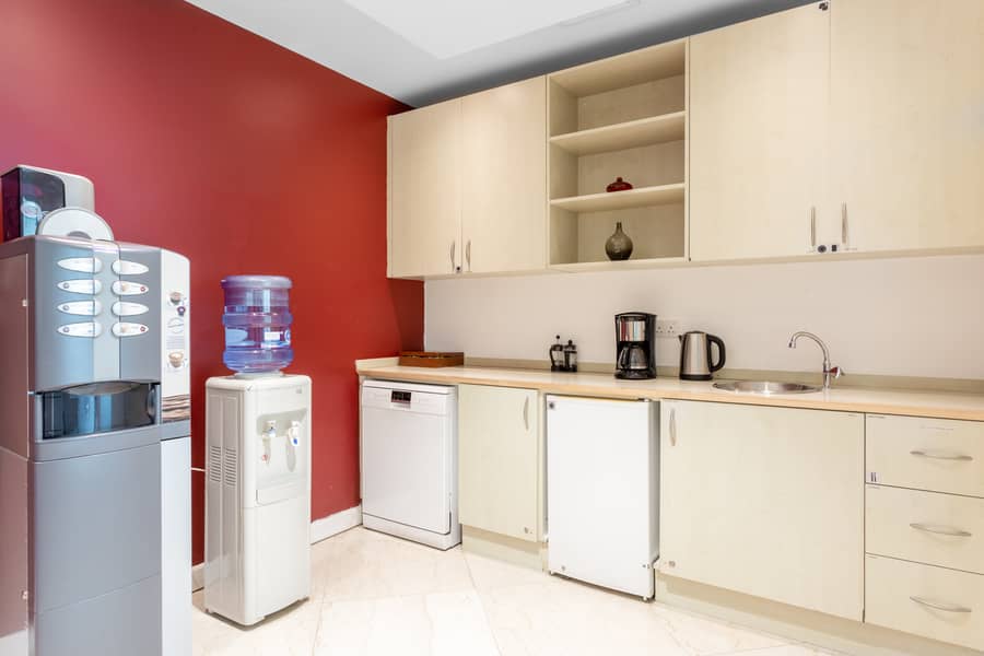 7 Regus_BCW - JAFZA View 18 & 19_1382_Dubai_UAE_Kitchen. jpg
