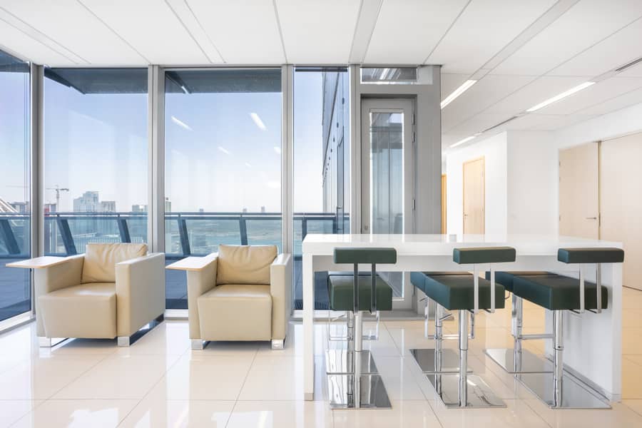 4 Regus_ADGMAlMaqam_2180_AbuDhabi_UAE_BusinessLounge. jpg