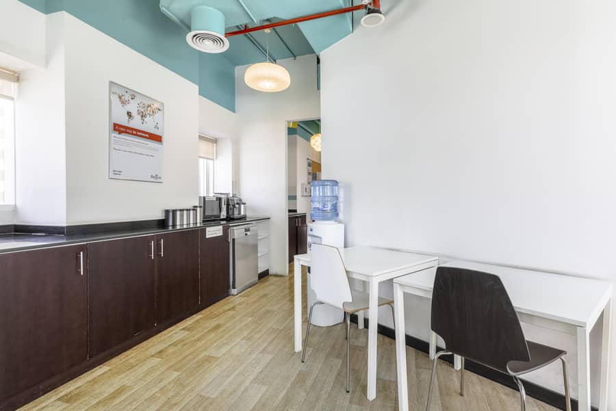 7 Regus_Sports City_3408_Dubai_UAE_Kitchen. jpg