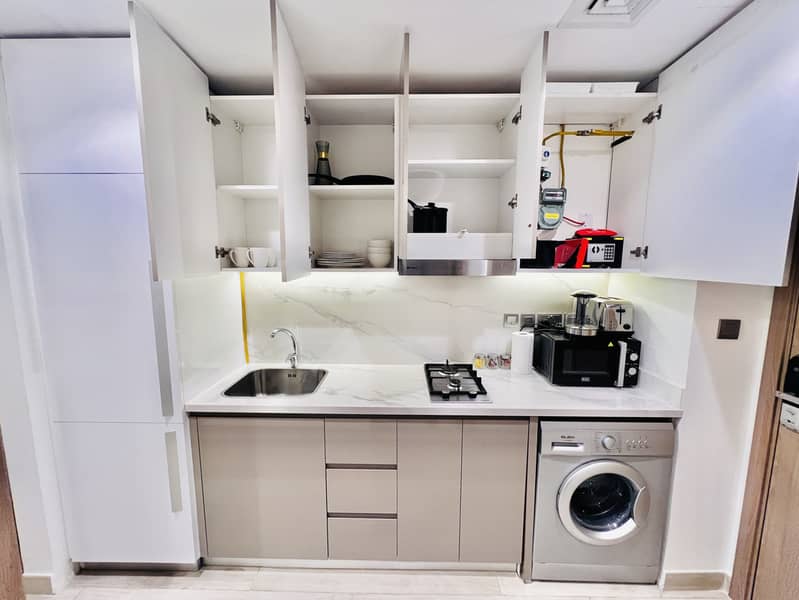 Luxurious Fully Furnished// Huge Size Studio Just 60k Rent 4 Cheques