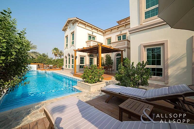 Exclusive | Fully Upgraded | 5 Bedrooms
