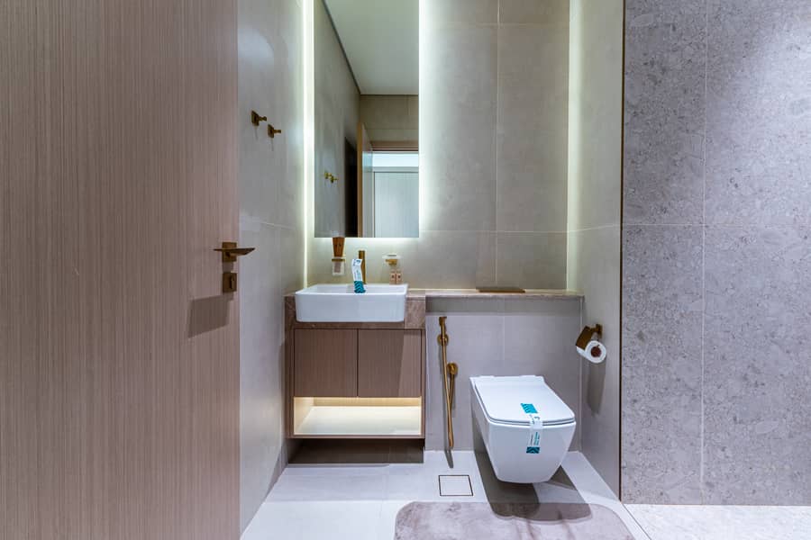10 Washroom 1. jpg