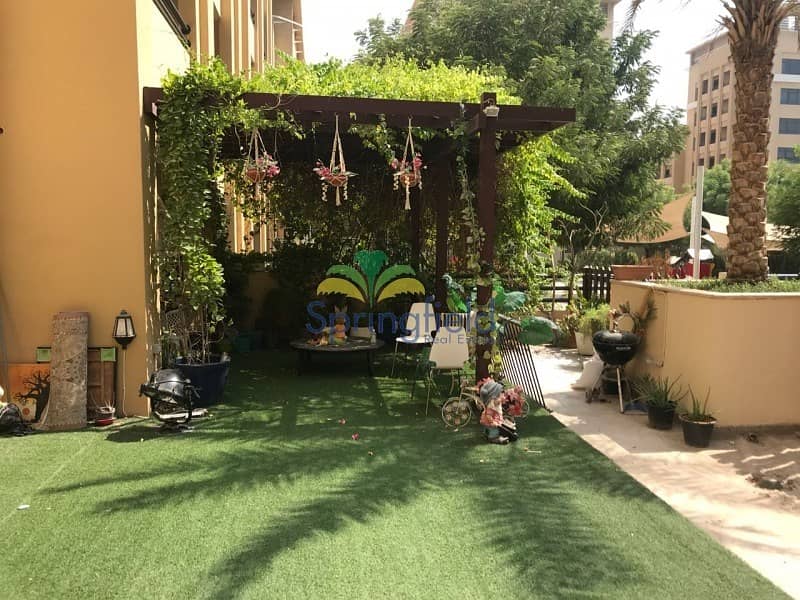 Private Courtyard | Vacant | 3 BR + Laundry Room