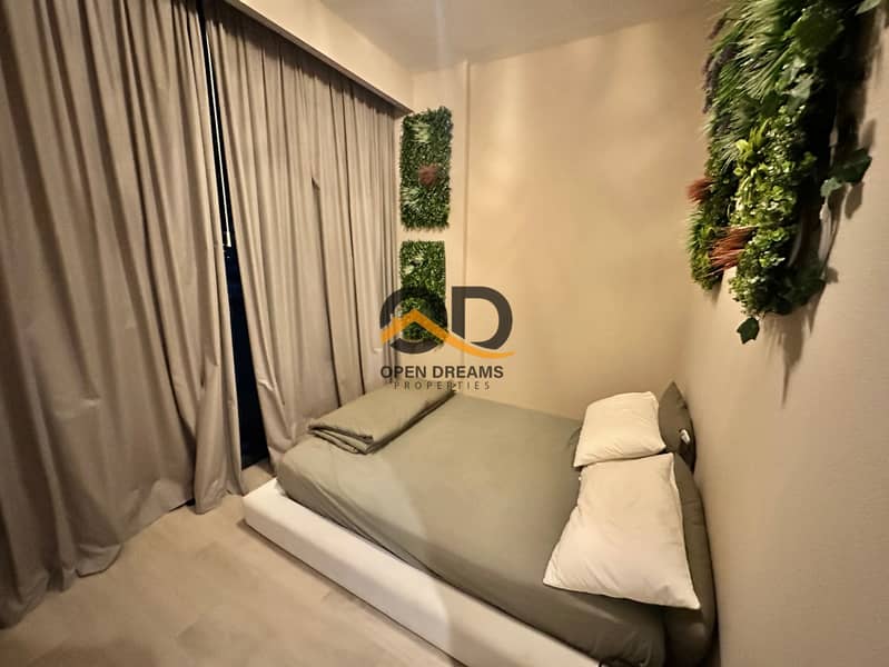 Fully Furnished // Corner Unit // Spacious Layout