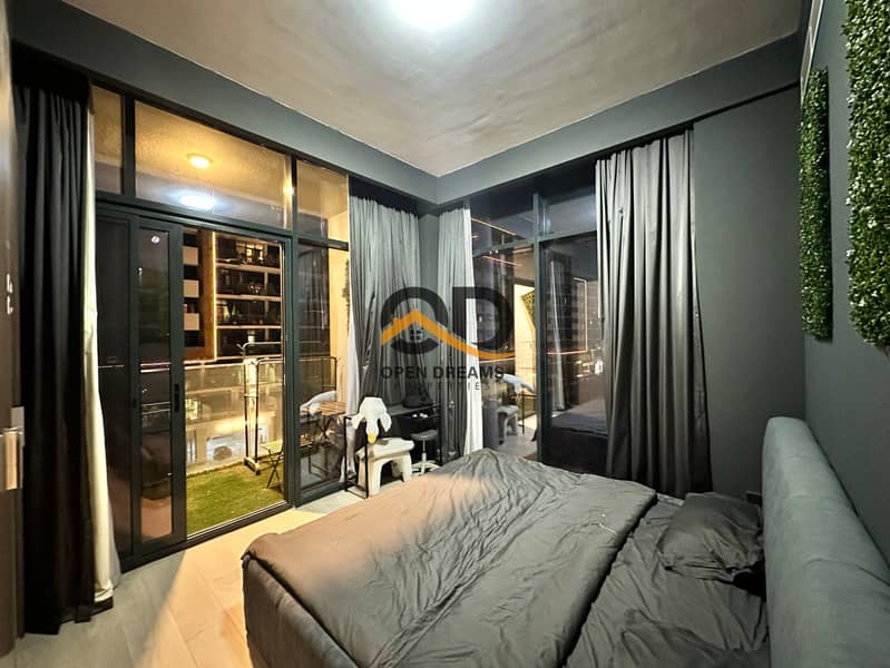 Fully Furnished // Corner Unit // Spacious Layout - Image 10