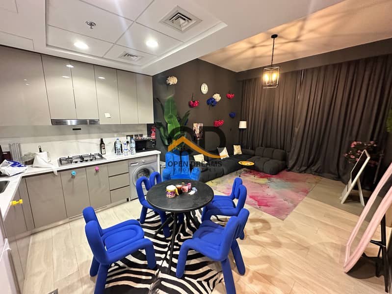 Fully Furnished // Corner Unit // Spacious Layout - Image 12