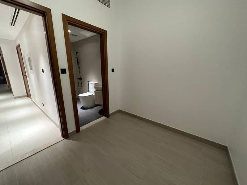 Single Row | Best Layout | Close to the Lagoons - Image 13