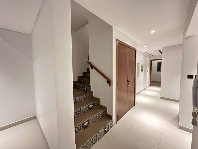 Single Row | Best Layout | Close to the Lagoons - Image 14