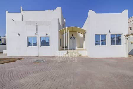 5 Bedroom Villa for Rent in Umm Al Sheif, Dubai - 1 Month Free in this Modern Designed Unit 5 Bedroom Villa for Rent in Umm Al Sheif, Dubai - 1 Month Free in this Modern Designed Unit