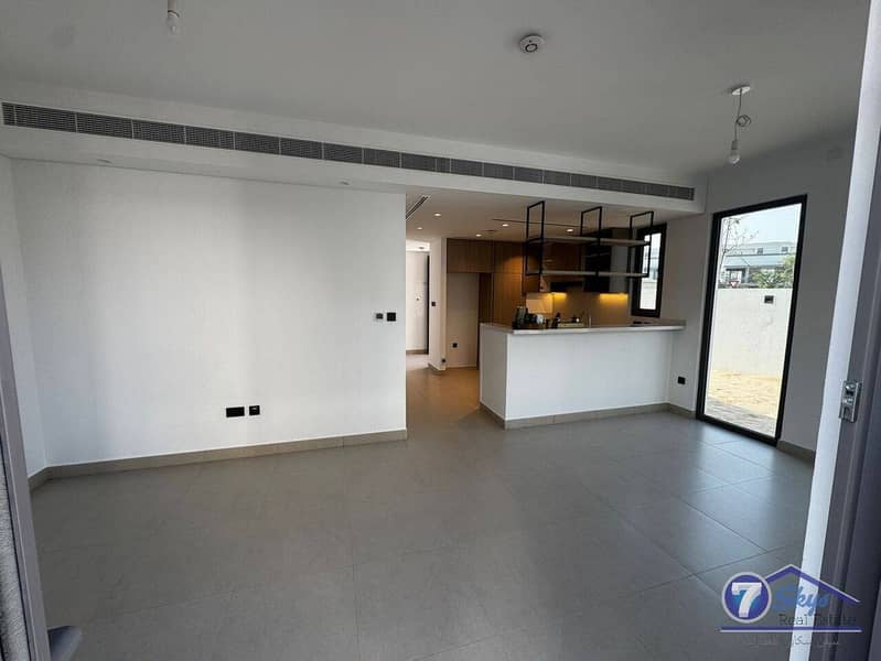 4 BR plus Maids Room I Prime Location | Vacant - Image 5